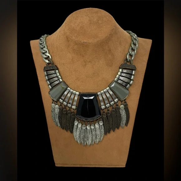 MESA VERDE STATEMENT NECKLACE & EARRING SET - Picture 3 of 11
